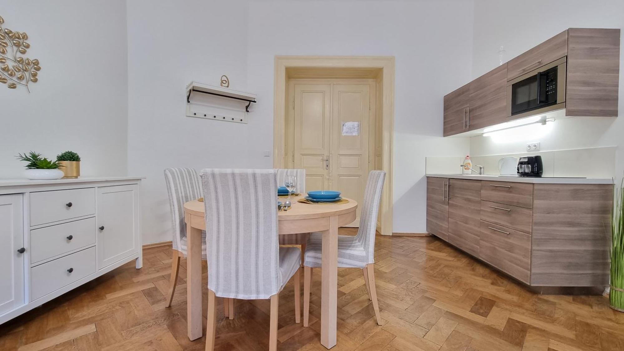Finnem Rentals Tyrsova Prague Exterior photo