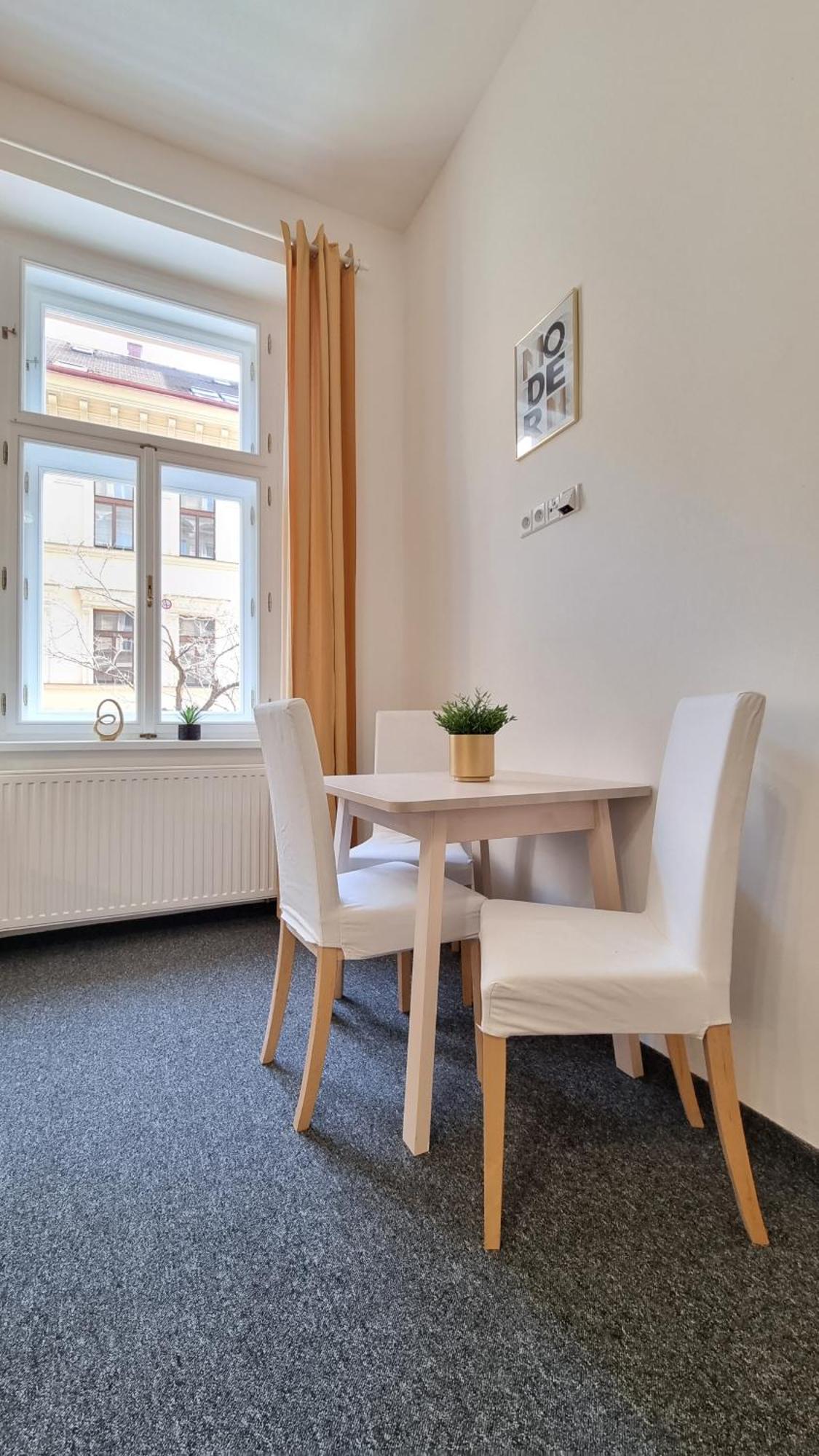 Finnem Rentals Tyrsova Prague Exterior photo